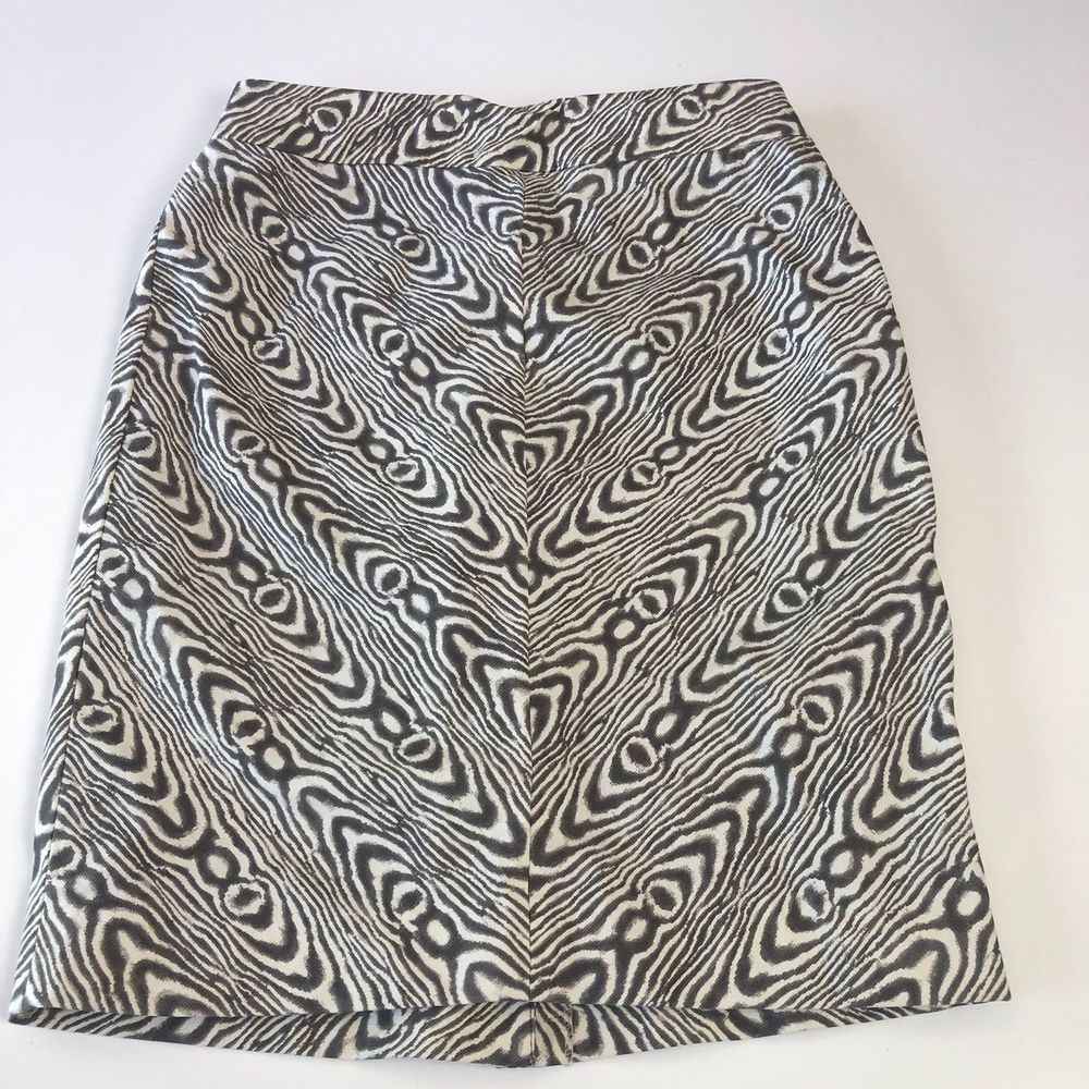 9 H15 S'CL Anthropologie size 4 taupe&cream skirt